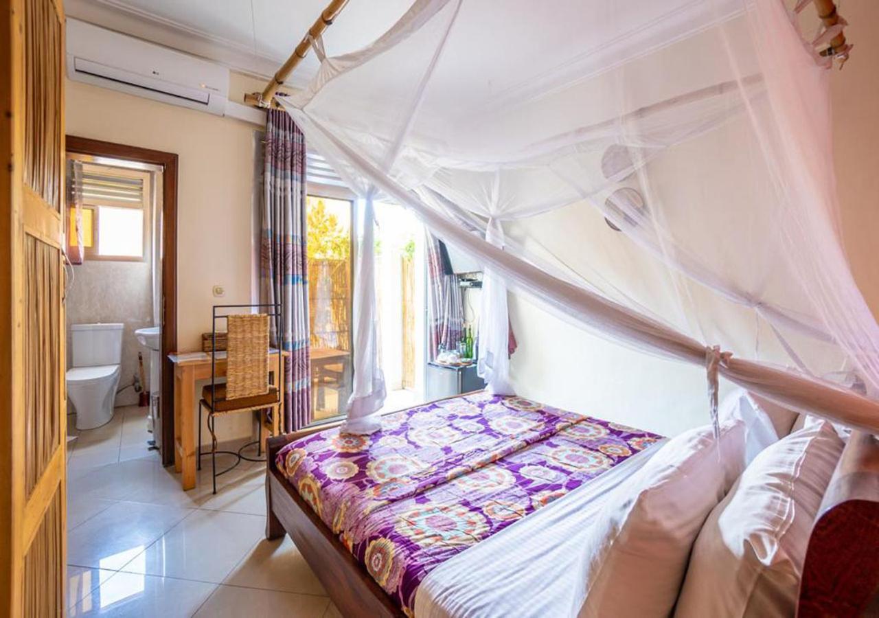 Heaven Restaurant & Boutique Hotel คิกาลี ภายนอก รูปภาพ